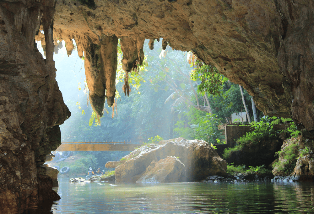 The main chamber of Son Doong Cave can fit a 40-story skyscraper inside (Source: Canva)